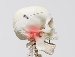 大島・東大島の歯医者、あおぞら歯科で、あごがカクカク鳴る「顎関節症」の初期症状と自宅でできる改善法を解説