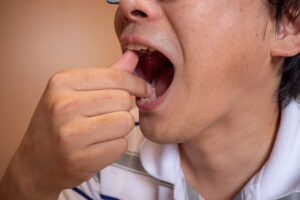 大島・東大島の歯医者、あおぞら歯科で、あごがカクカク鳴る「顎関節症」の初期症状と自宅でできる改善法を解説